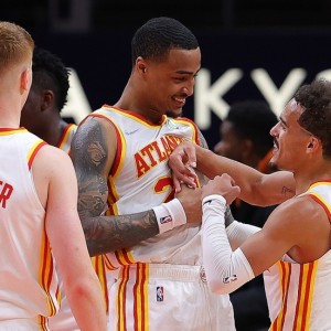 小里：科林斯在快船下份合同也就几百万 但之前被吹杨喂到2500万